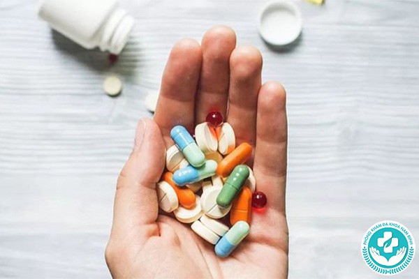 bà bầu bị viêm đường tiết niệu nên uống gì