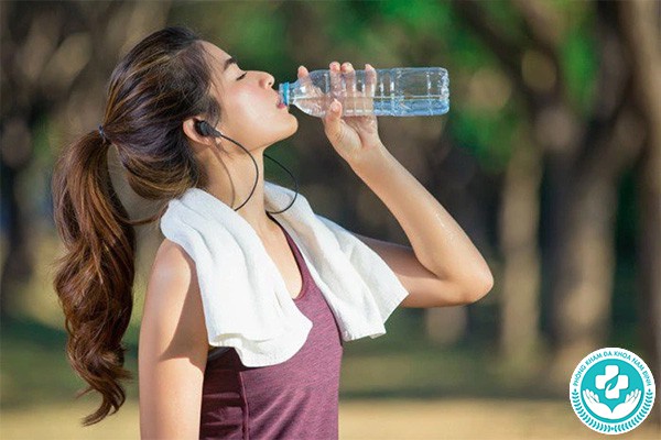 bệnh trĩ ngoại đi cầu ra máu