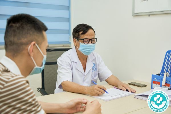 bị trĩ đi cầu ra máu có sao không